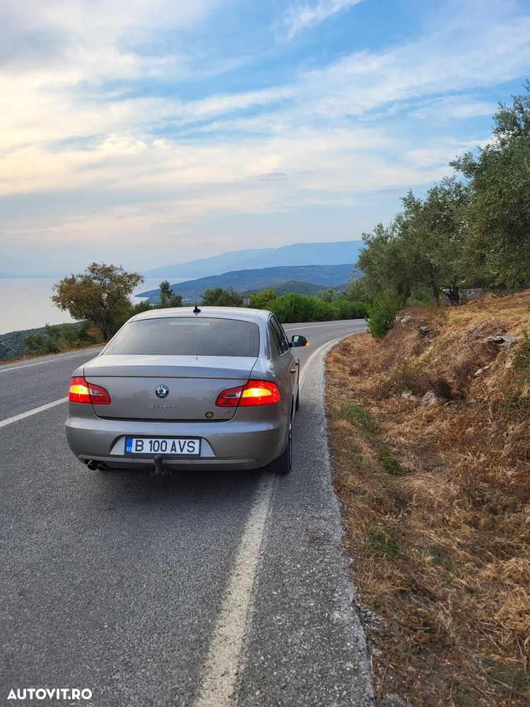 Skoda Superb 2.0 TDI Comfort DSG - 6