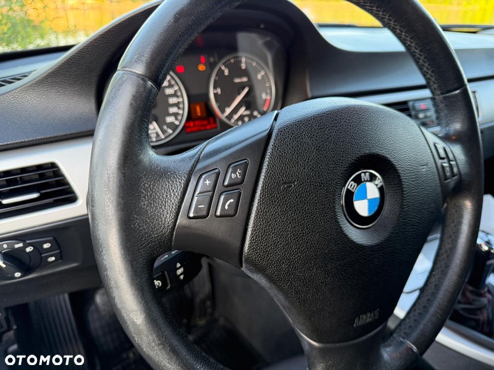 BMW Seria 3 318d DPF - 19
