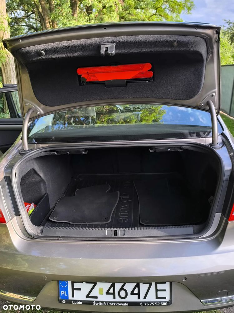 Volkswagen Passat 2.0 TDI Comfortline - 8