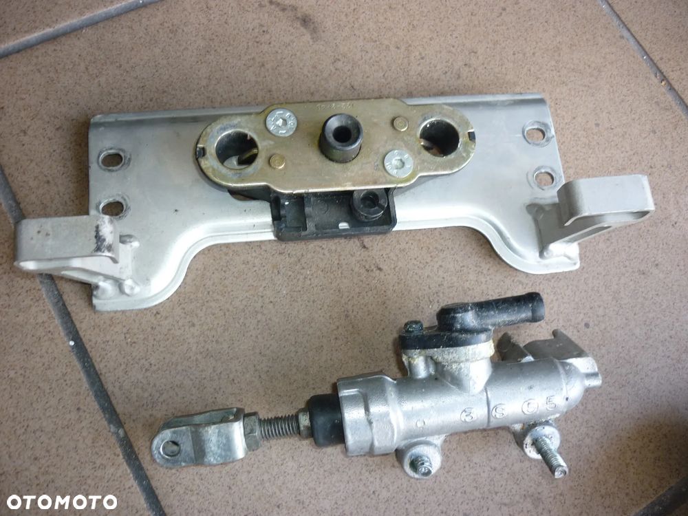 Stelaż lampy Suzuki GSX R 600 K5 - 10