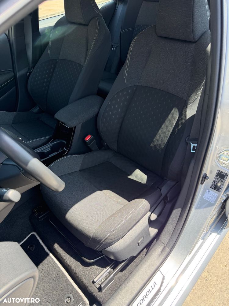 Toyota Corolla 1.8 HSD Business - 28