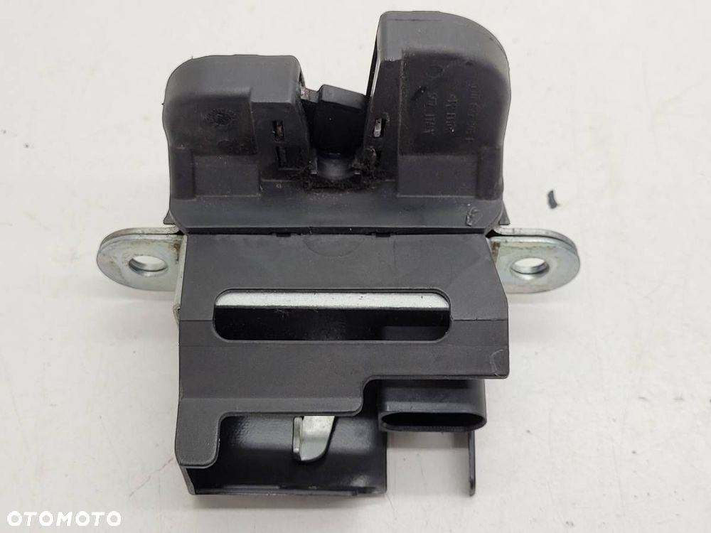 ZAMEK KLAPY TYLNEJ BAGAŻNIKA VW TOURAN I 1T0827505F 2006 EU - 2