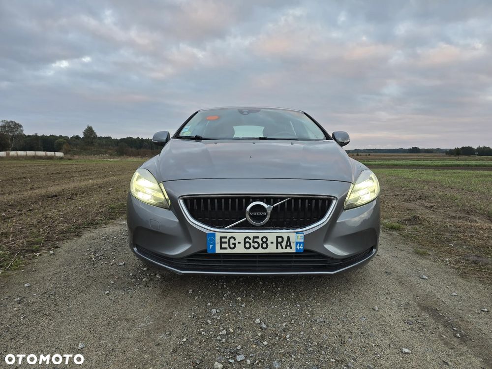 Volvo V40 D2 Drive-E Momentum - 1