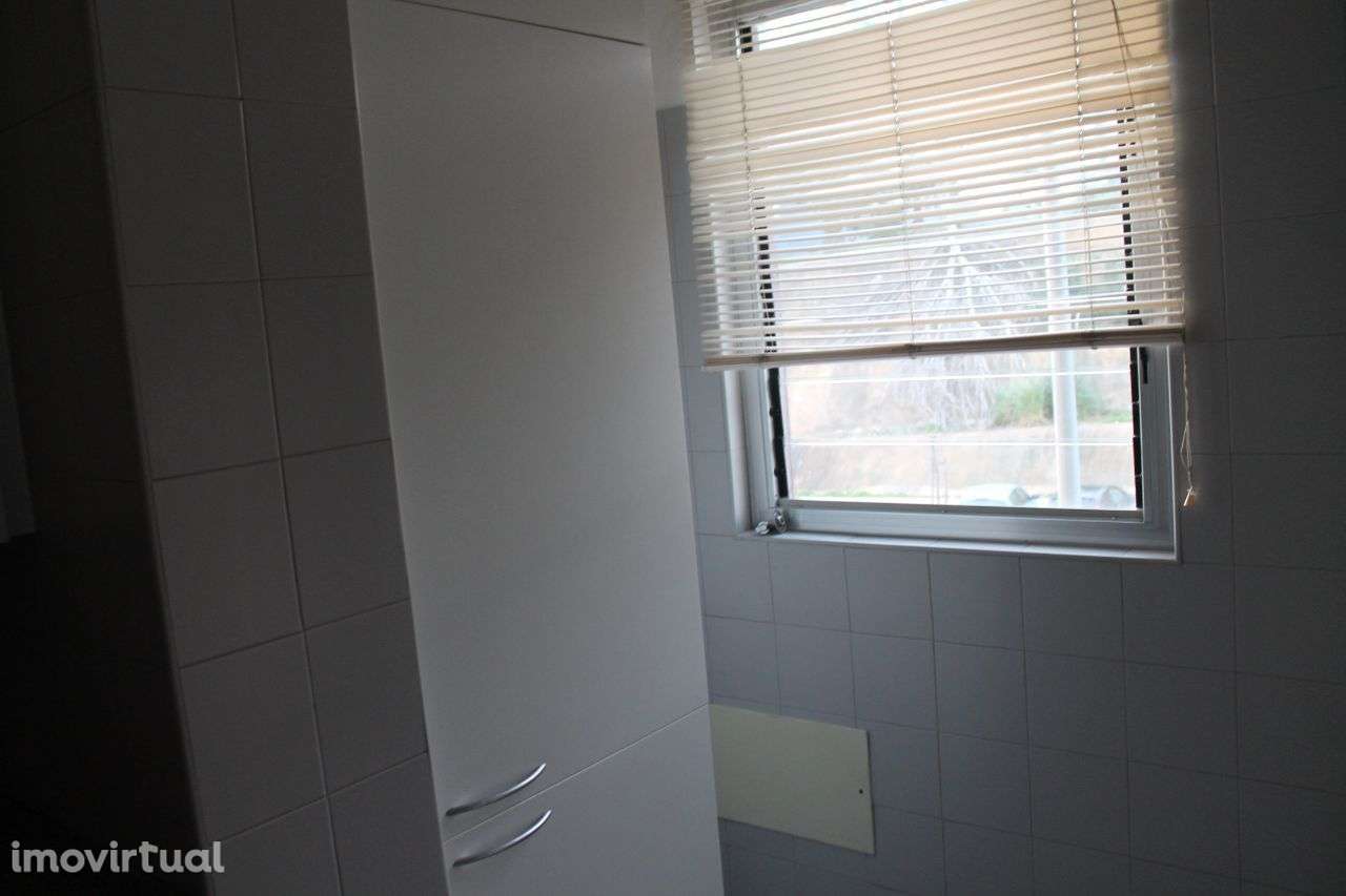 T2 em Lisboa | garagem | arrecadação | 5 roupeiros - Grande imagem: 4/16