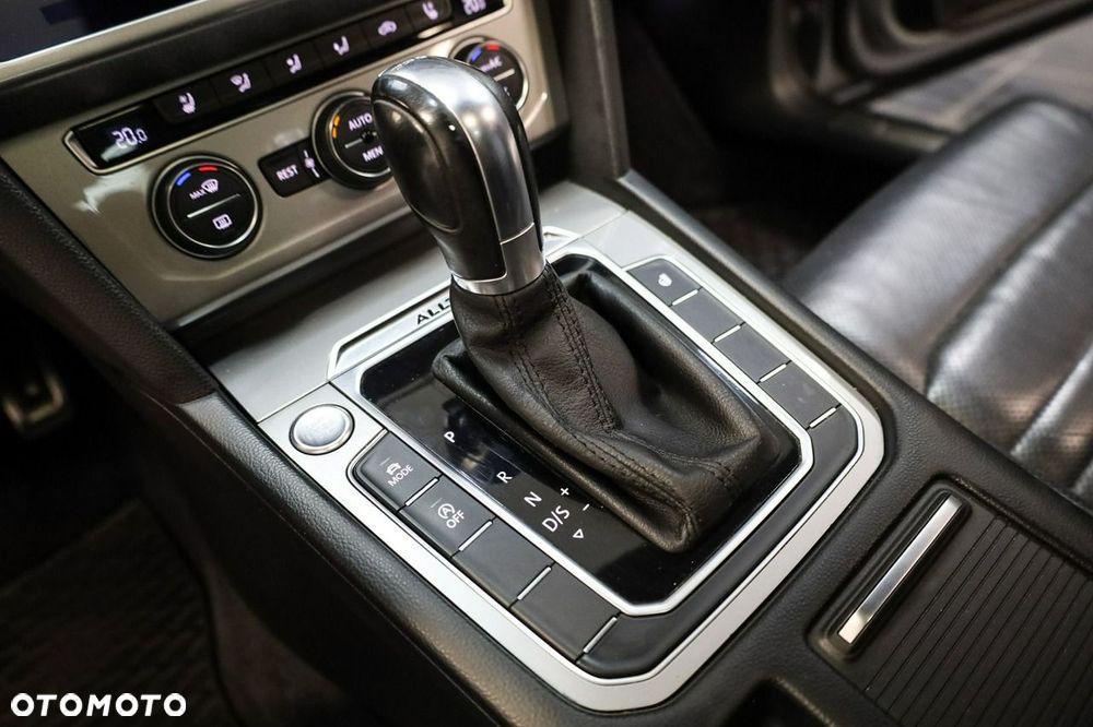 Volkswagen Passat - 22