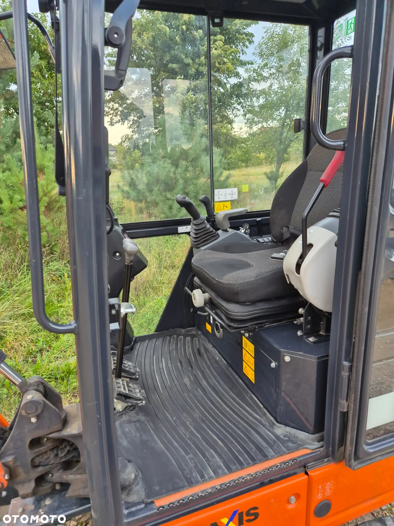 Hitachi ZX19 - 9