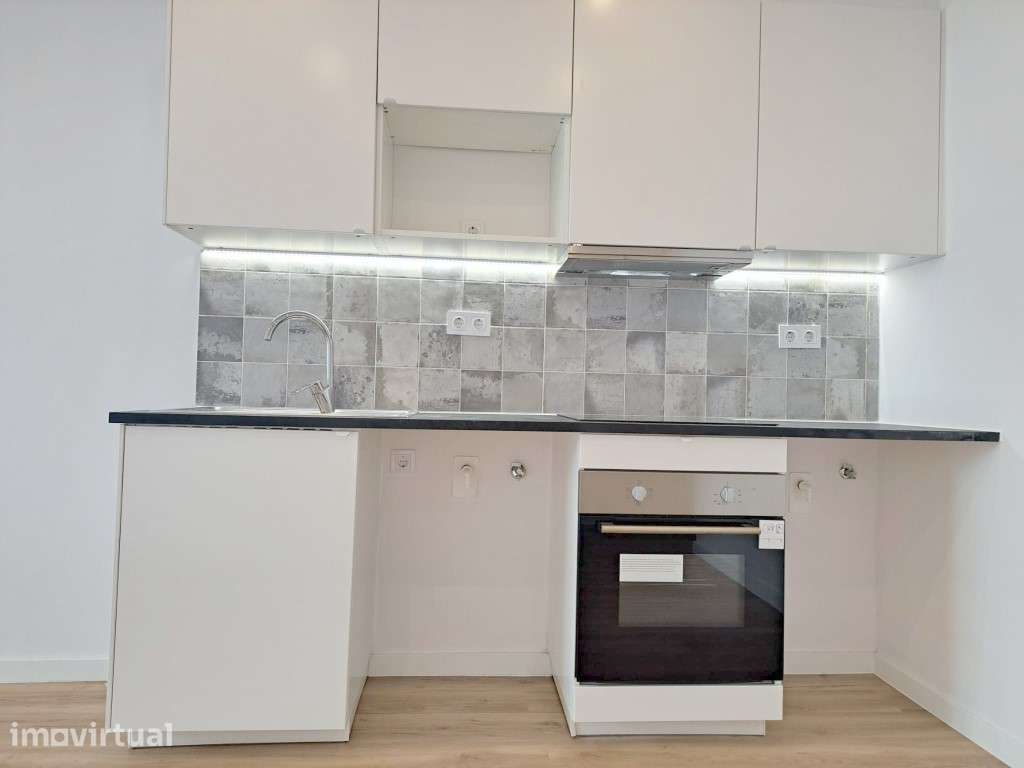 Apartamento T1+1 com logradouro para venda em Sacavém - Loures - Li... - Grande imagem: 3/20