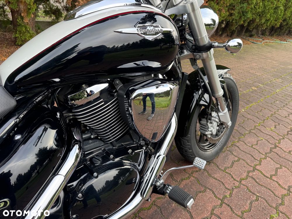 Suzuki Intruder - 10