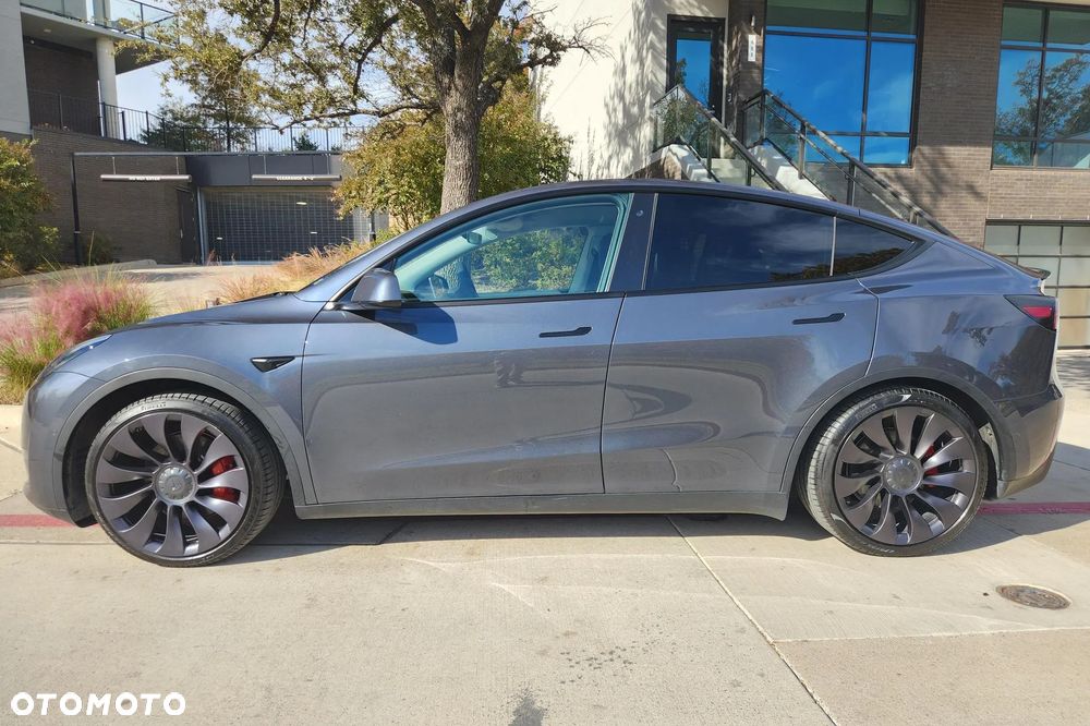 Tesla Model Y Long Range Dual Motor AWD - 2