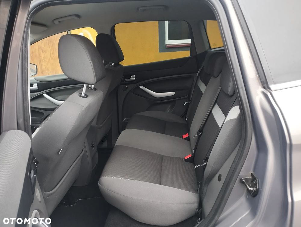 Ford Kuga 2.0 TDCi 2x4 Titanium - 26