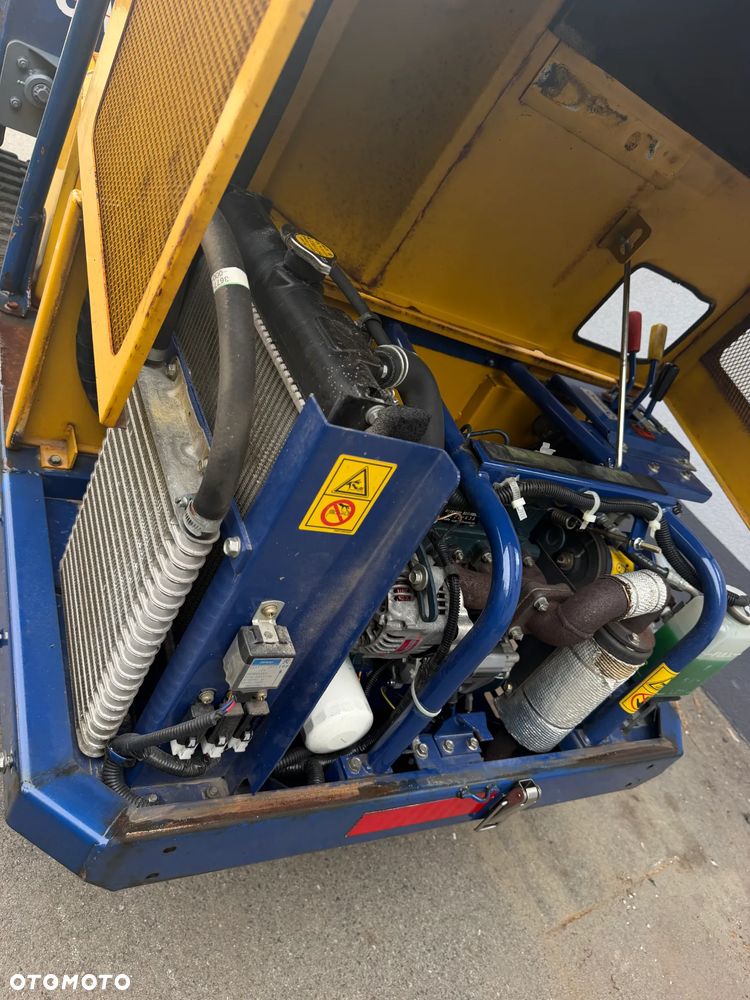 Kubota Canycon S100. Wozidło Gąsienicowe. Japońska Wywrotka w Pełni Hydrauliczna. Samo-załadowcza łyżka. Kiper Obrotowy! Silnik Kubota 3cylindry. Potężna moc. Szybka wolna jazda! Tylko 351 MTG. 2015rok prod. Ani deka luzów czy wycieków! Maszyna Sprowadzona z Norwegii z urzędu komunalnego. Używana raz do roku. Wielka Okazja! - 14
