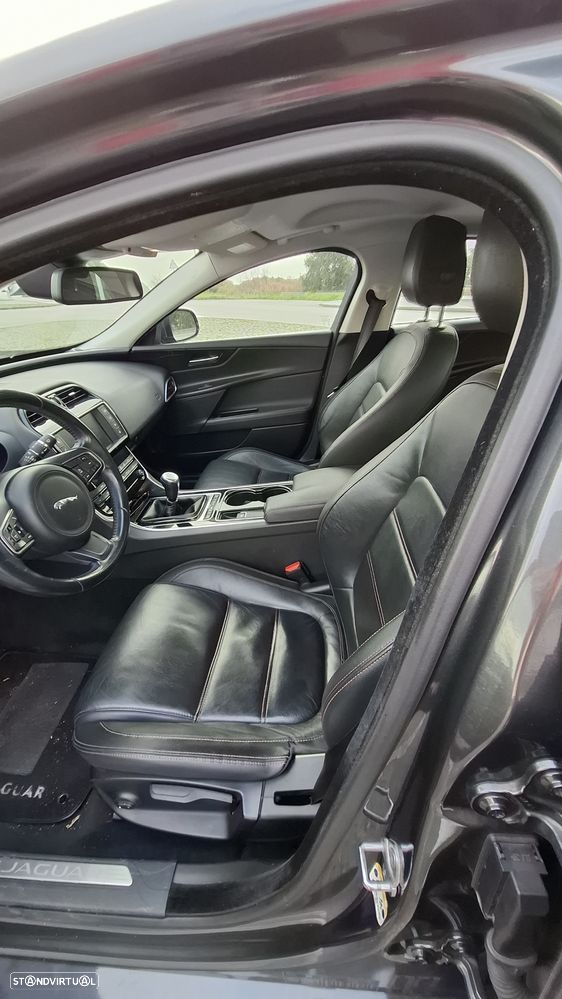 Jaguar XE E-Performance Prestige - 14