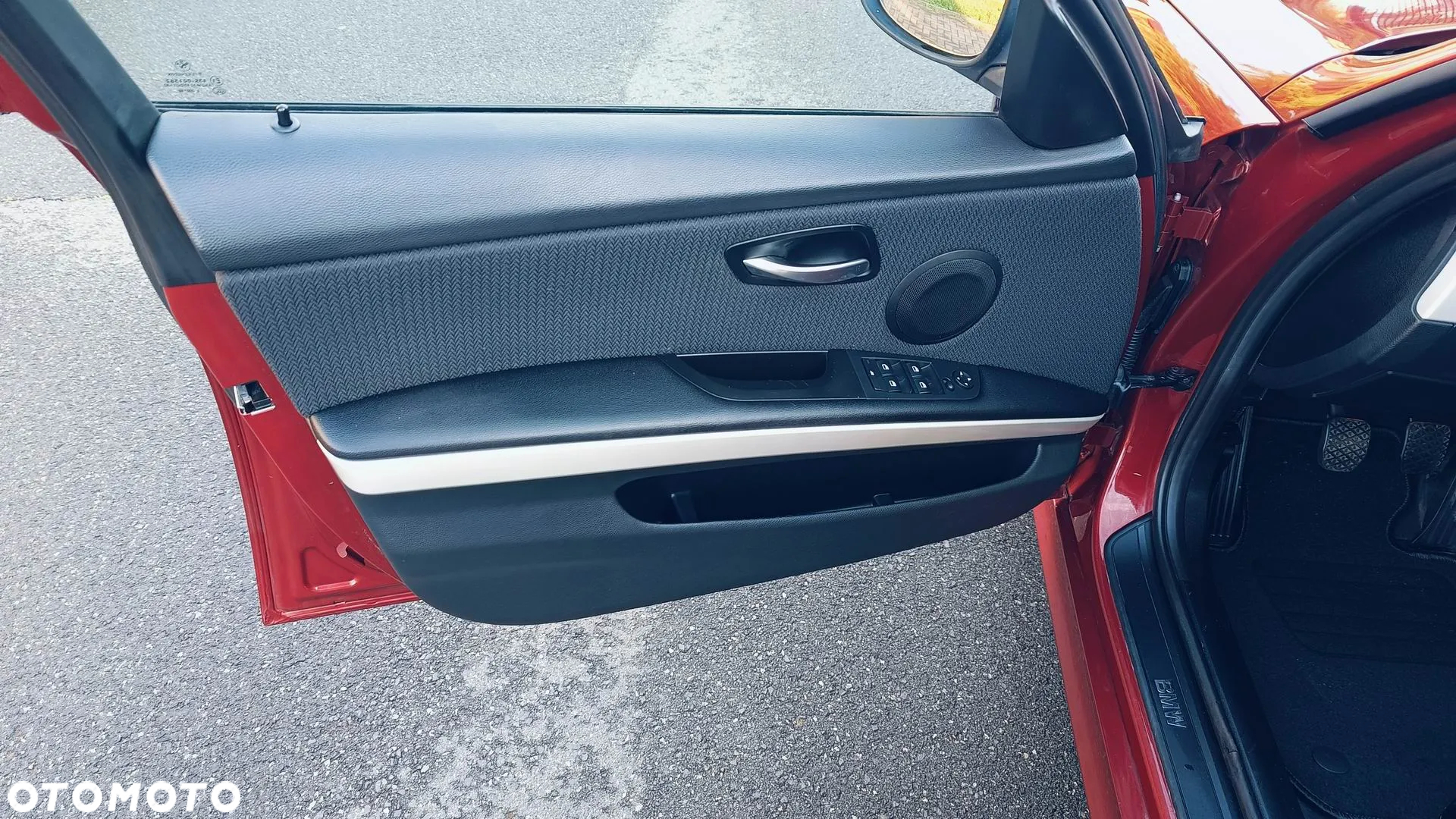 BMW Seria 3 318i Touring - 31