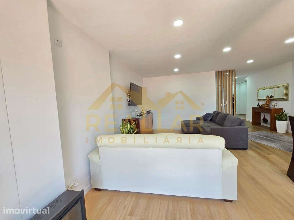 Apartamento T4 convertido em T3 no centro de Matosinhos - Grande imagem: 4/25