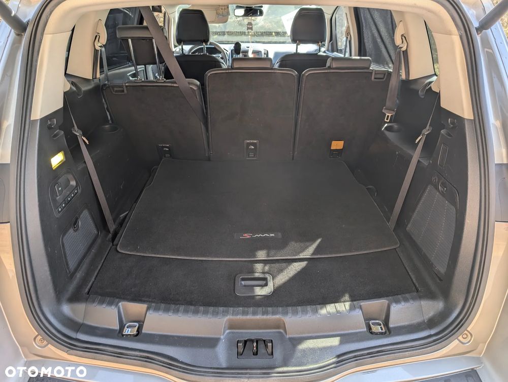 Ford S-Max - 16