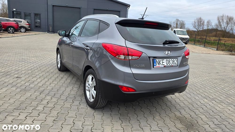 Hyundai ix35 1.7 CRDi 2WD blue Finale Gold - 8