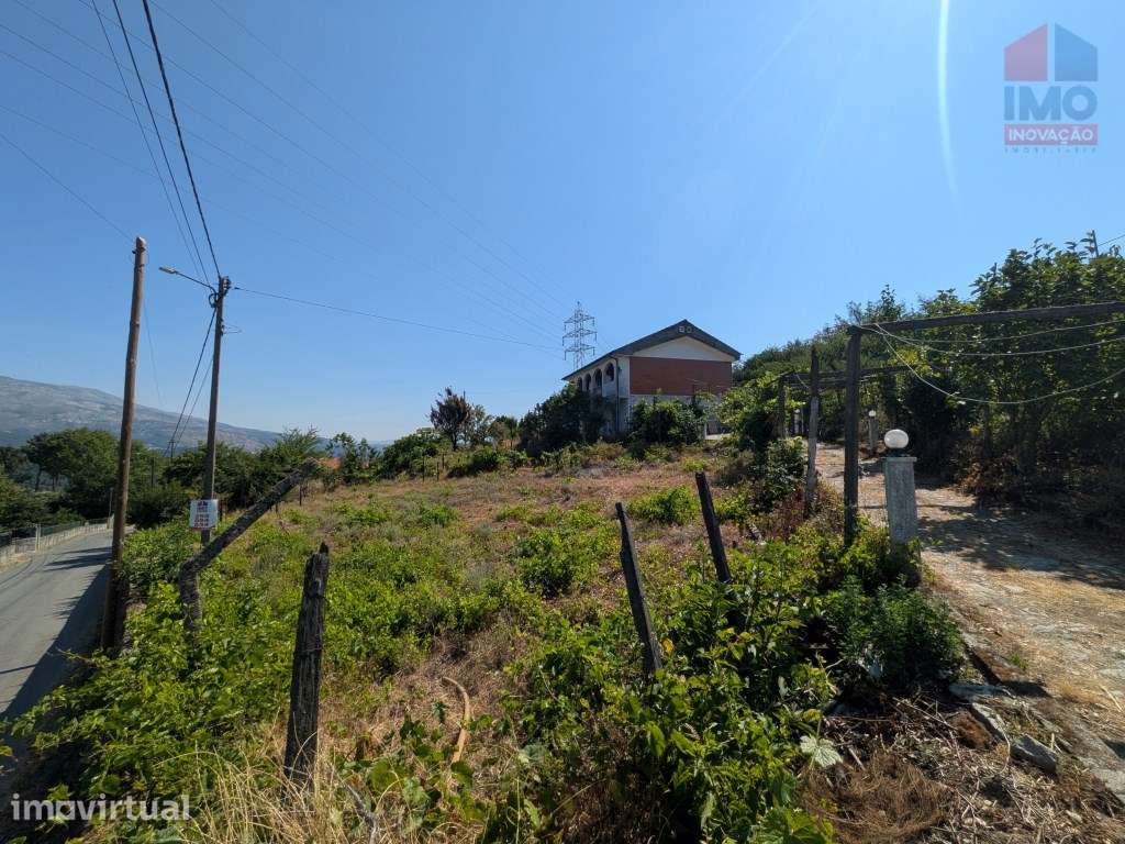 QUINTA COM MORADIA T3 PISCINA TERRENO E ANEXOS - Grande imagem: 4/53