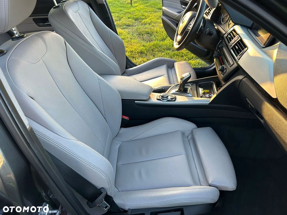 BMW Seria 3 330d Touring Sport Line - 25