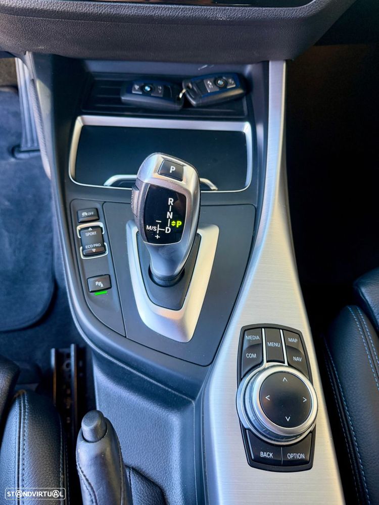 BMW 118 i Pack M Auto - 32