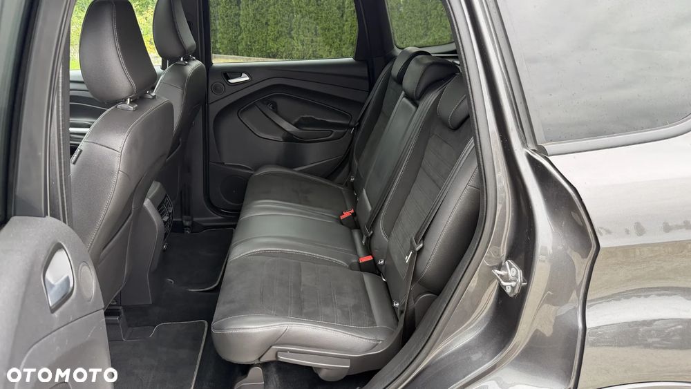 Ford Kuga 2.0 TDCi 2x4 ST-Line - 27