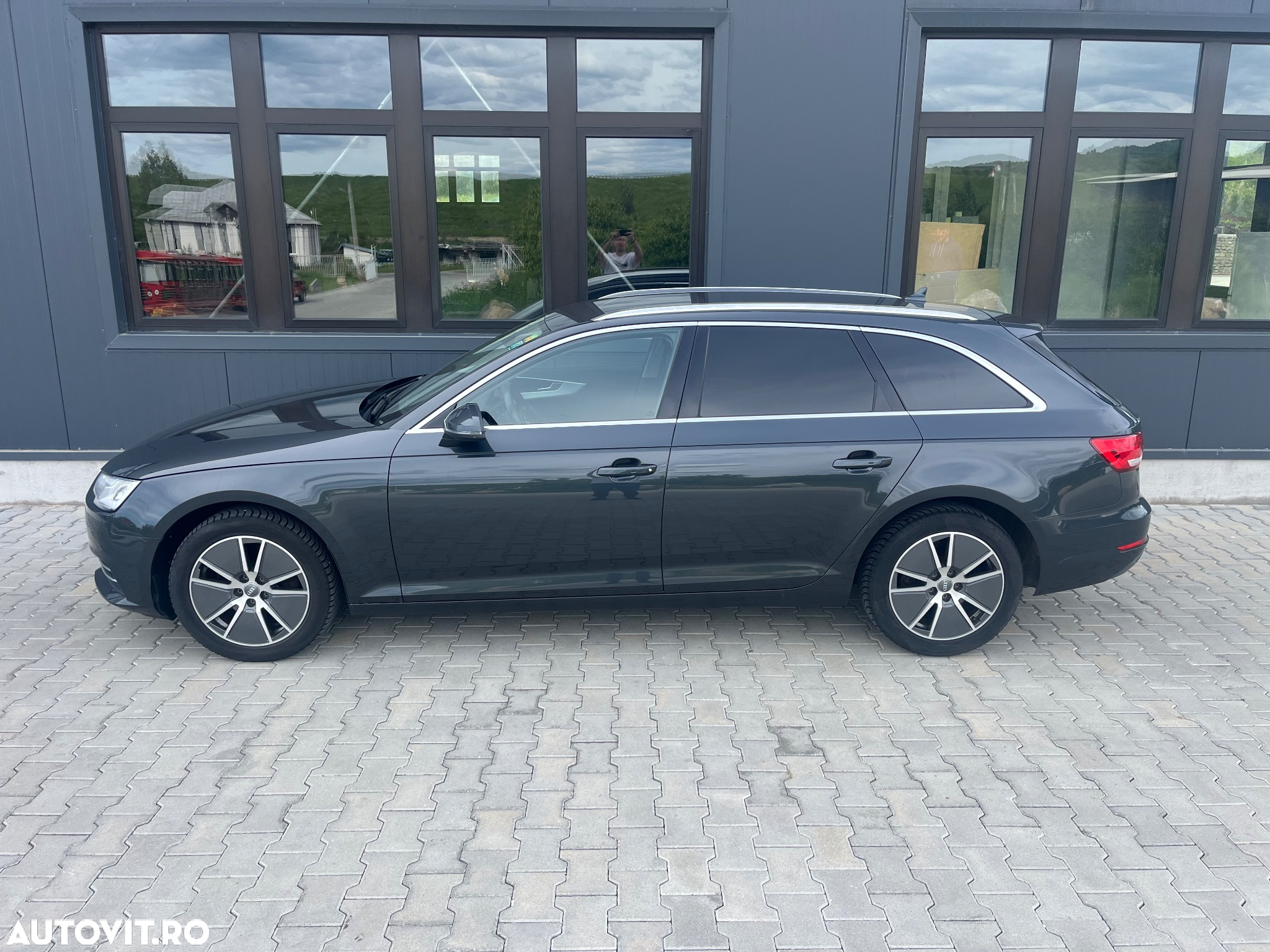 Audi A4 Avant 2.0 TDI Design - 10