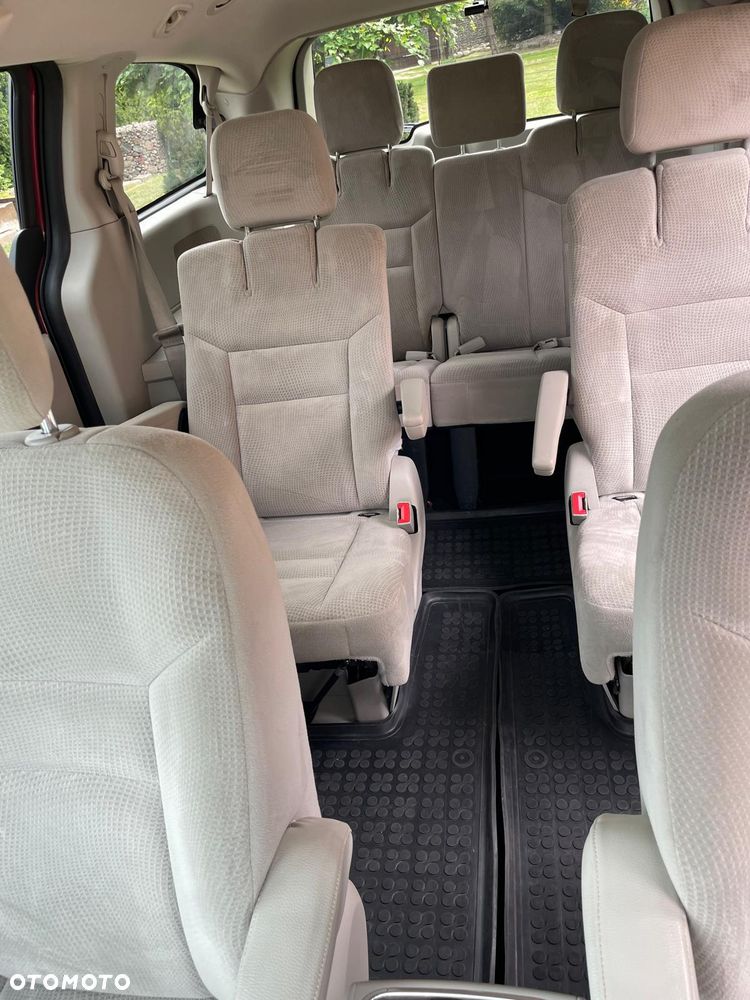 Dodge Grand Caravan - 12