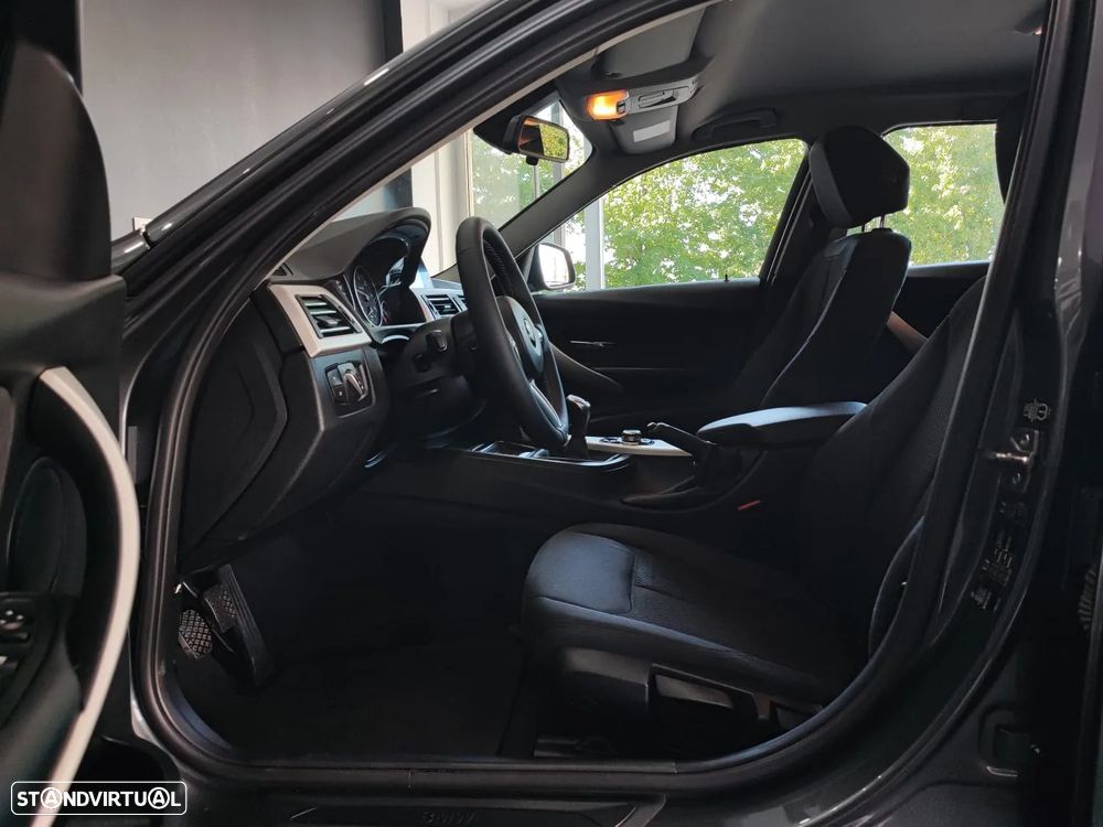 BMW 318 d DPF Touring Edition Sport - 24