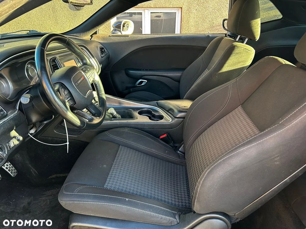 Dodge Challenger - 25