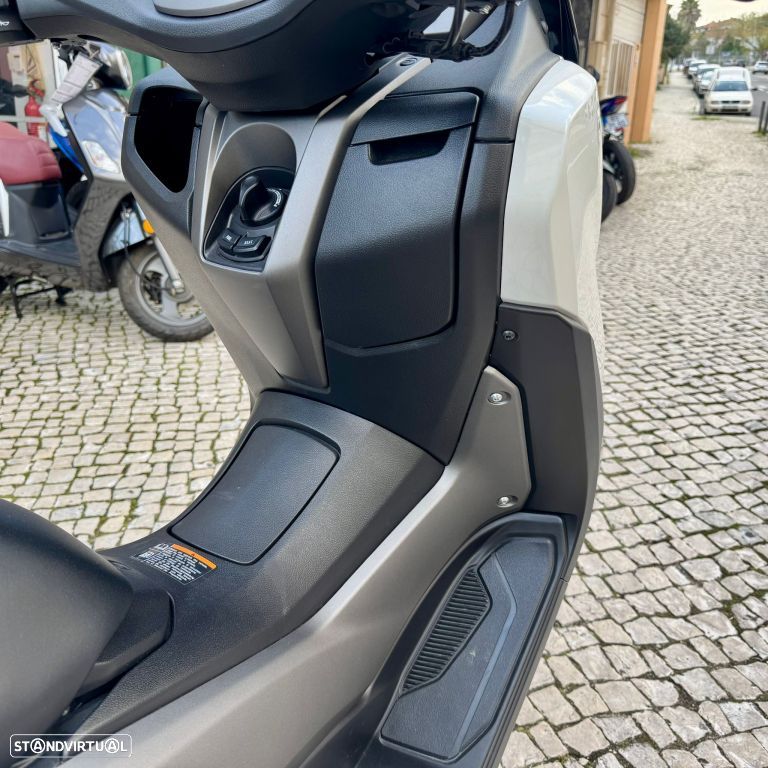 Yamaha NMAX 125 - 16