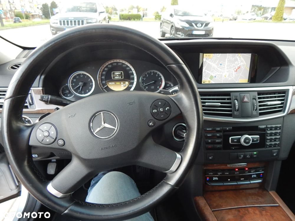 Mercedes-Benz Klasa E 250 CGI BlueEff Elegance - 37