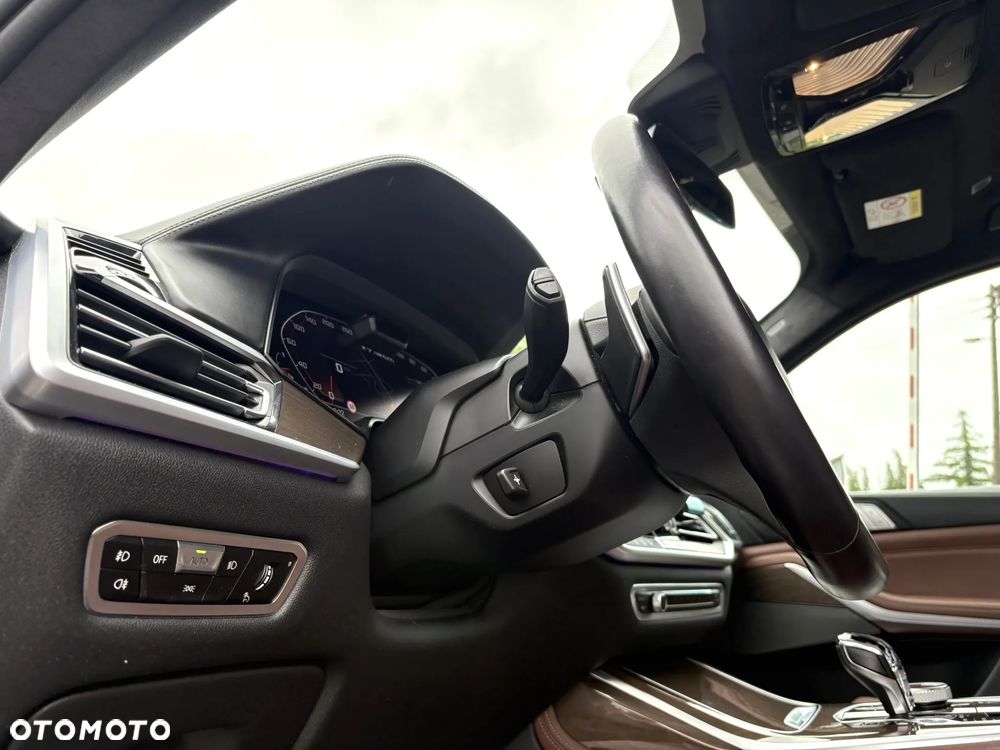 BMW X7 M50i sport - 9