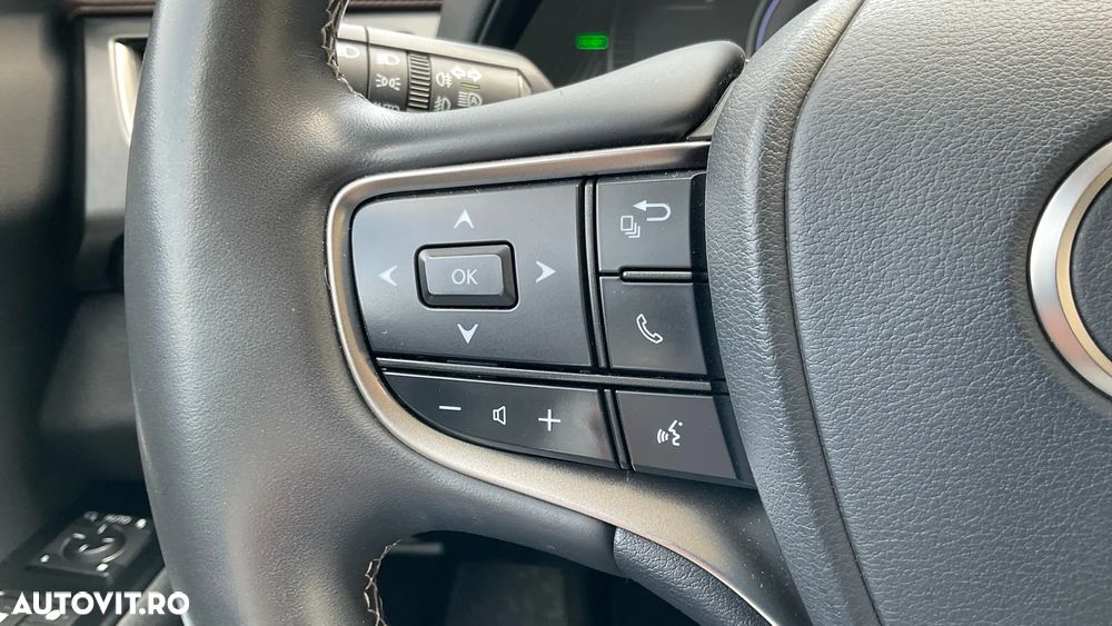 Lexus UX 250h 2.0L HEV 20H- (178 HP) 4X4 CVT Luxury - 20