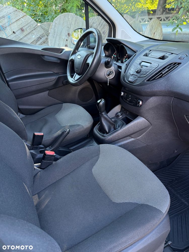 Ford Transit Courier - 14