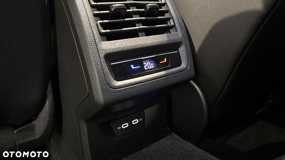 Volkswagen Golf 1.5 eTSI EVO R-Line DSG - 20