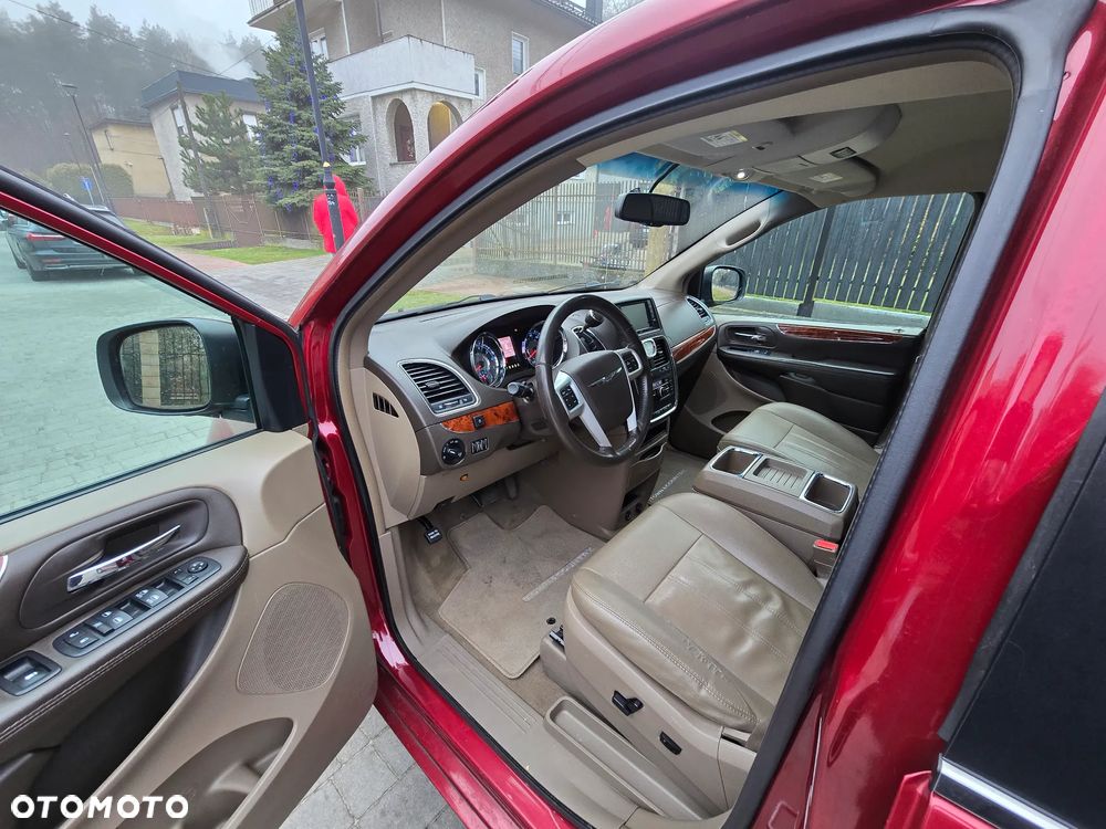 Chrysler Town & Country 3.6 Limited - 8