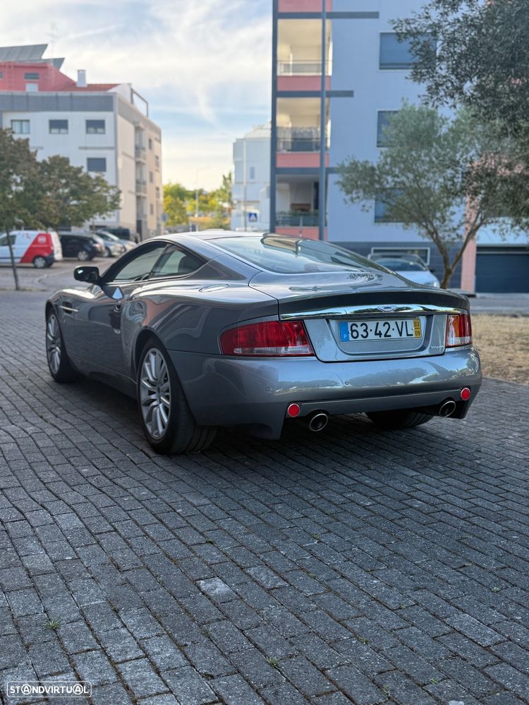 Aston Martin Vanquish - 6