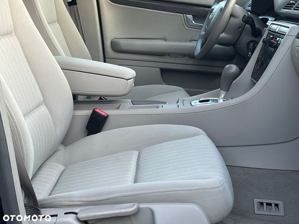 Audi A4 Limousine - 12