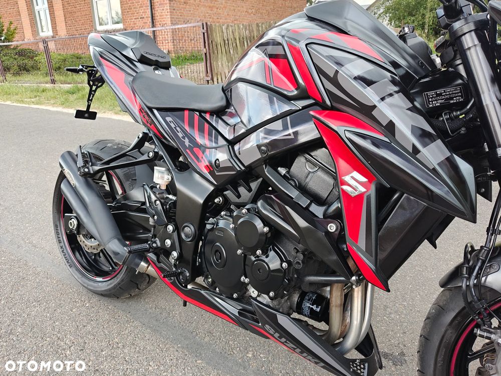 Suzuki GSX - 11