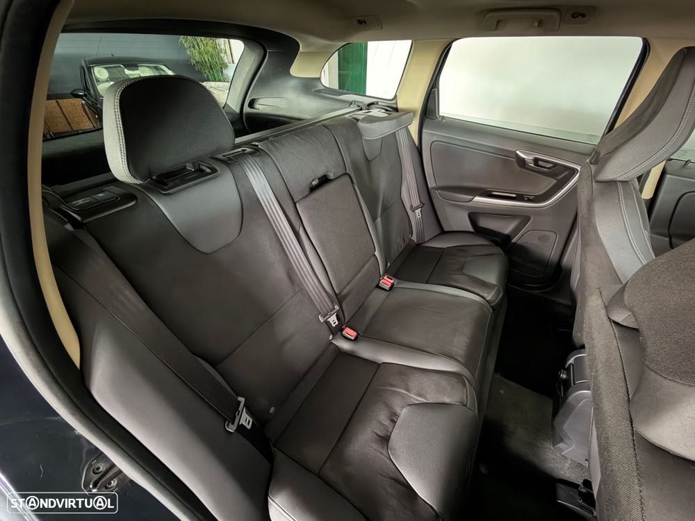 Volvo XC 60 2.0 D3 Drive Momentum - 28