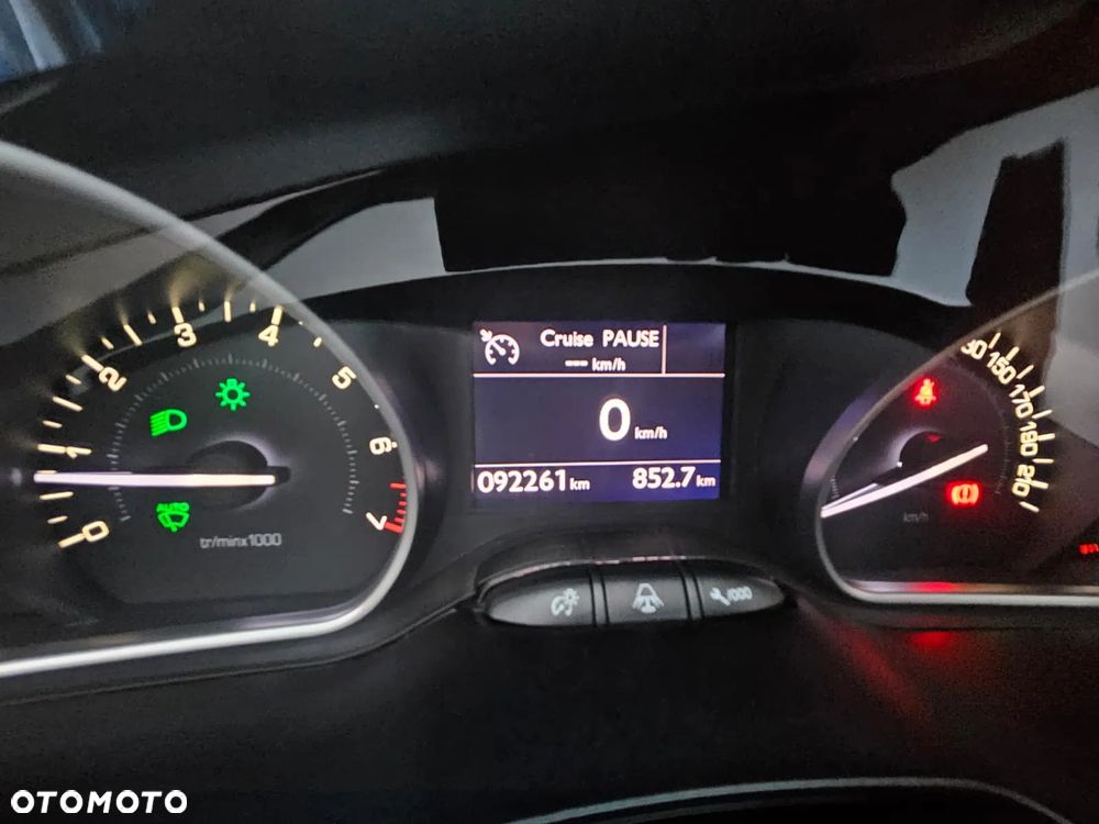 Peugeot 208 1.2 VTi Allure - 24