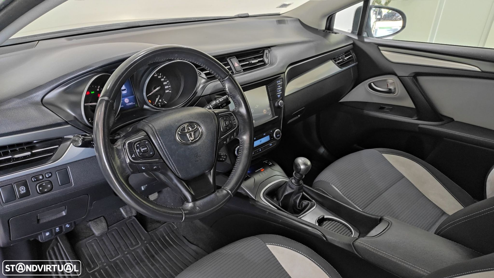 Toyota Avensis Touring Sports 2.0 D-4D Exclusive+GPS - 17