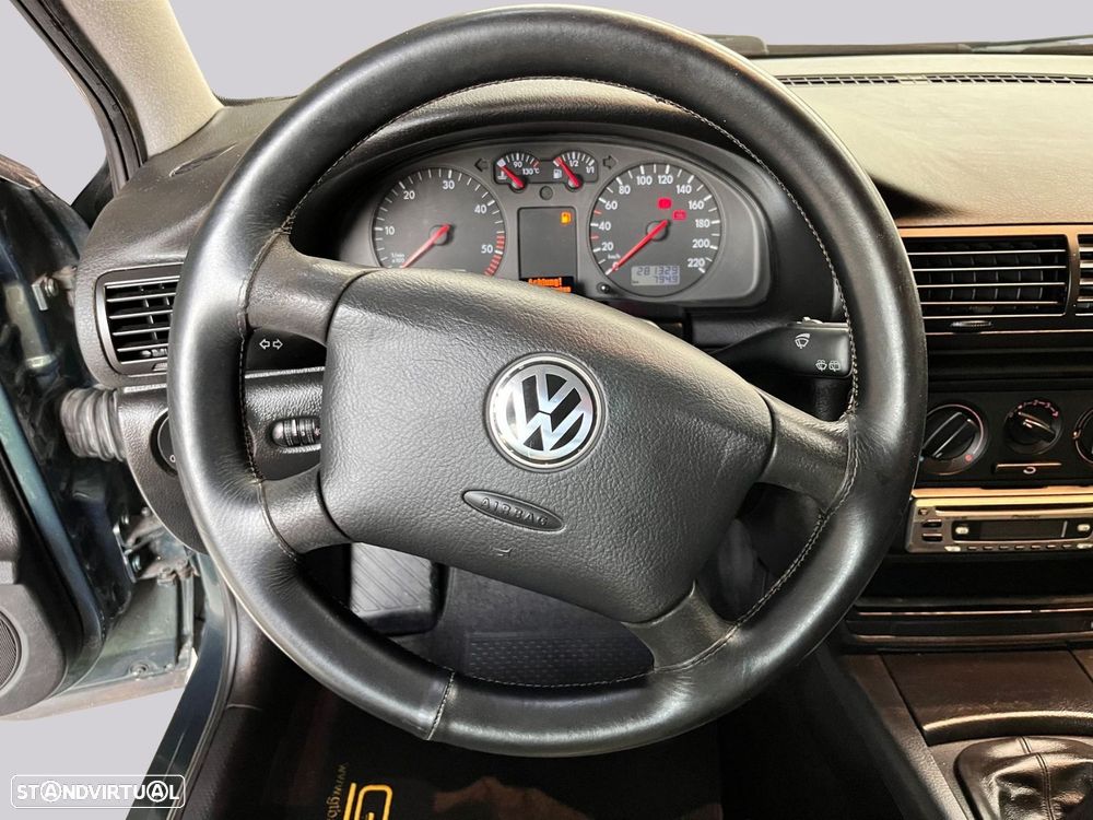 VW Passat Variant - 13