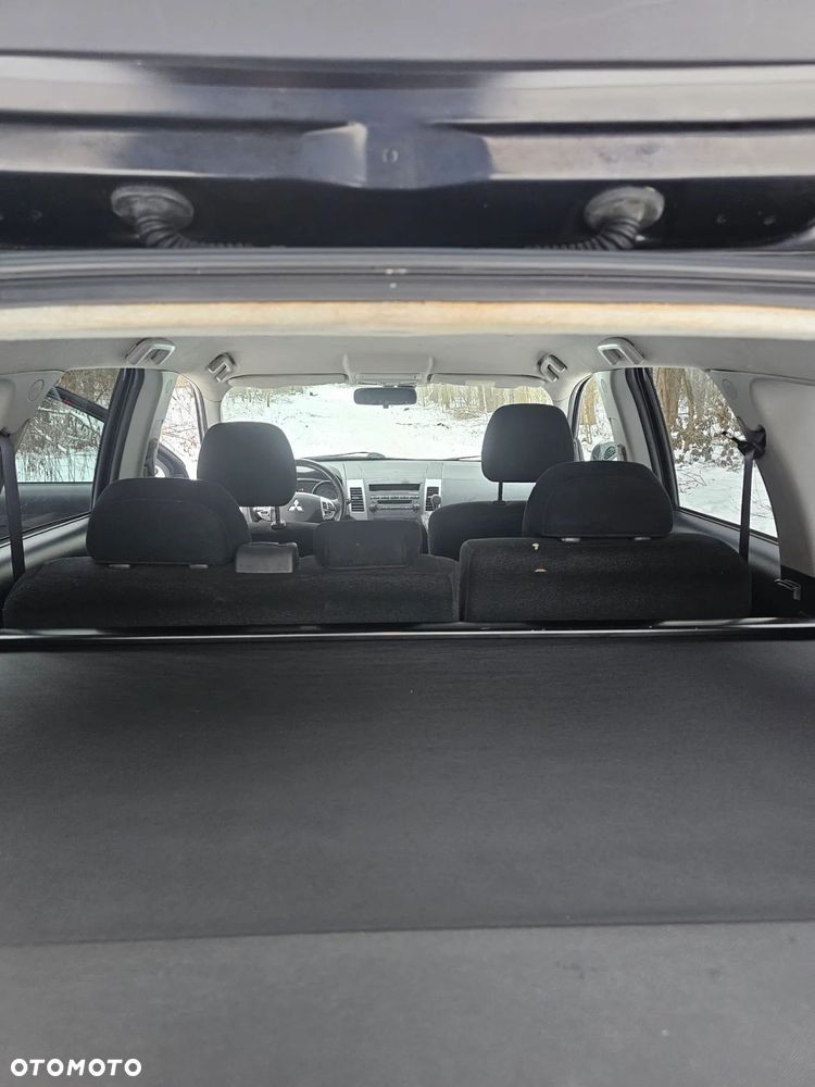 Mitsubishi Outlander 2.0 DID Intense + SE - 24