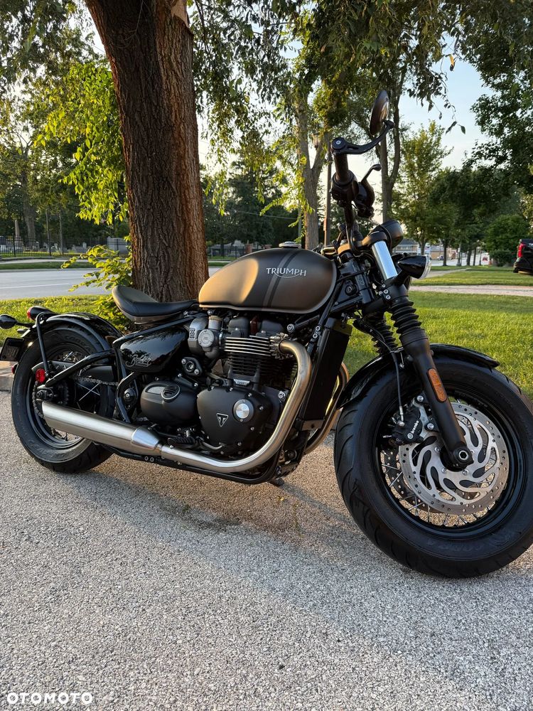 Triumph Bonneville Bobber - 2