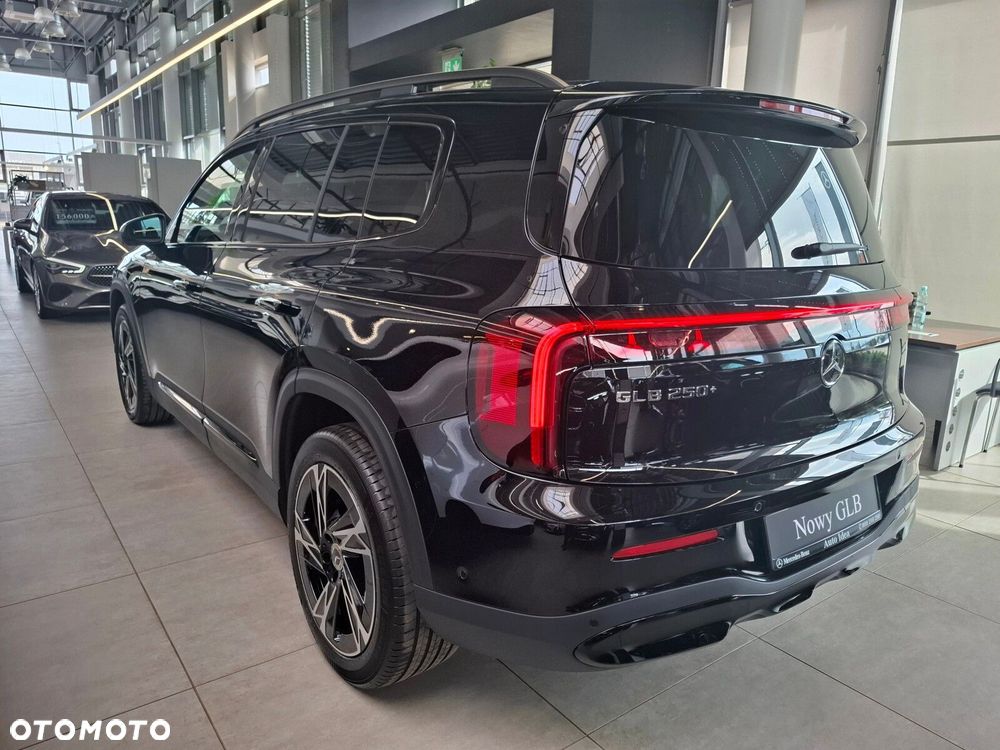 Mercedes-Benz GLB - 6