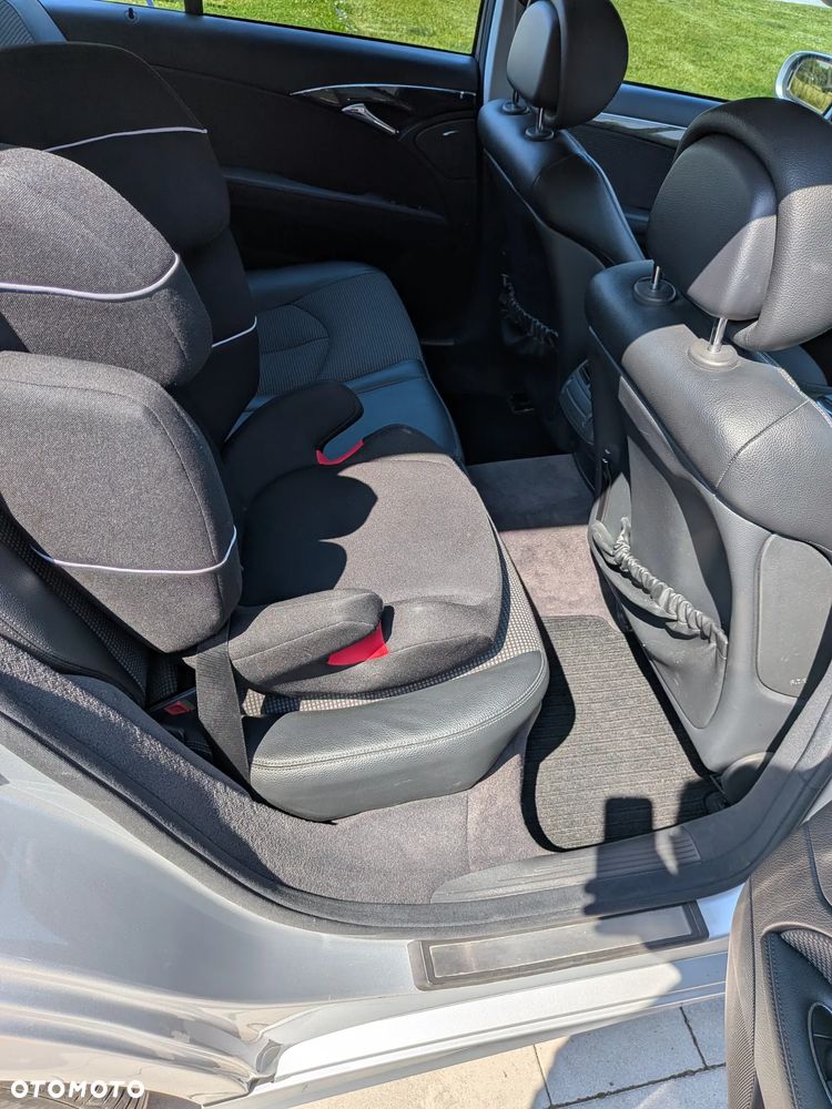 Mercedes-Benz Klasa E 320 CDI 4-Matic T Avantgarde - 18