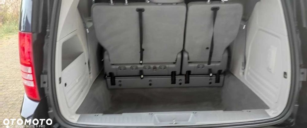 Chrysler Town & Country - 19