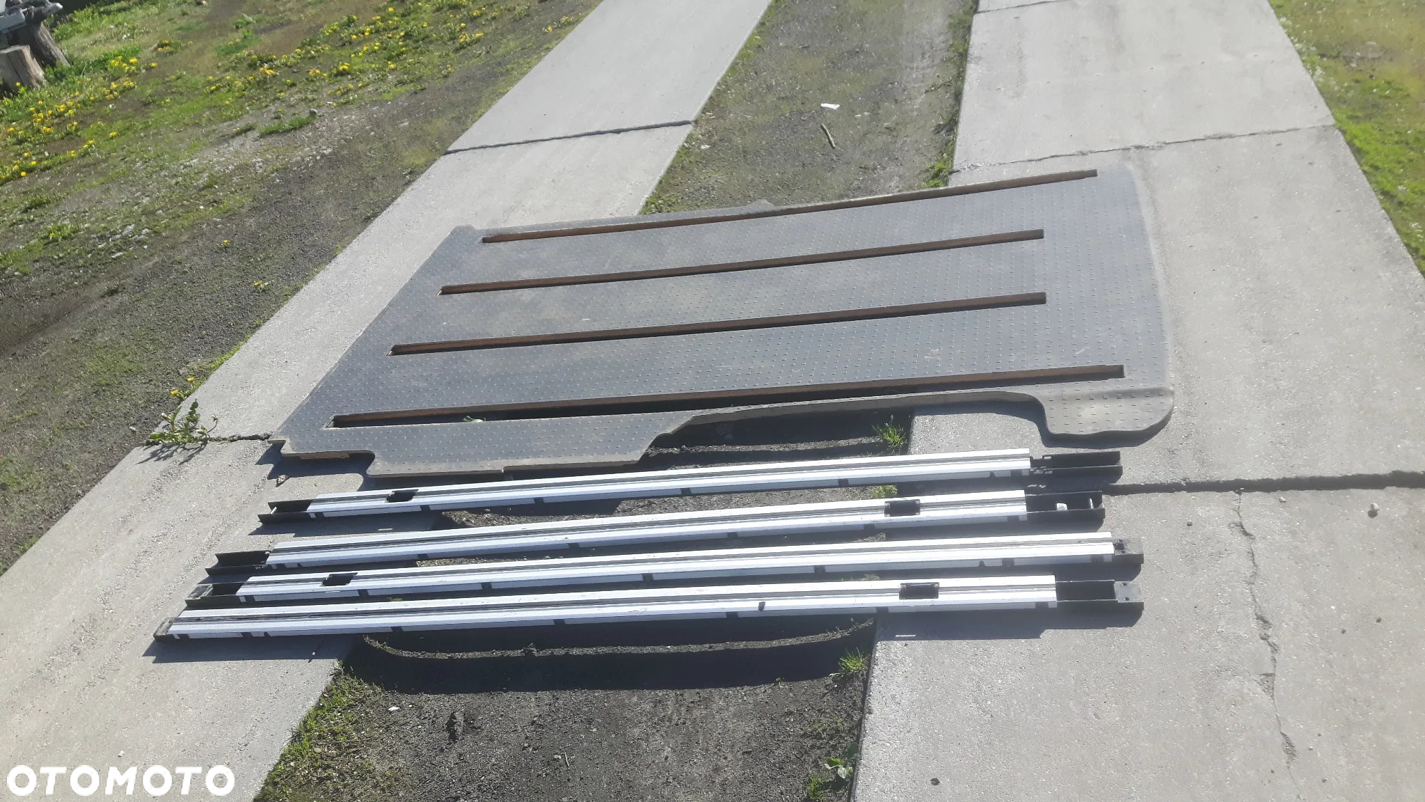 VW T5 LIFT T6  MULTIVAN wykładzina dywan podłoga szyny na 1 drzwi TYŁ - 2