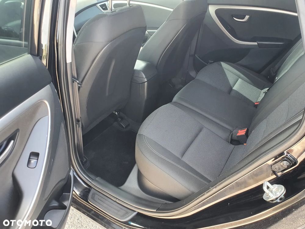 Hyundai i30 blue 1.6 CRDi Classic Navigation - 11
