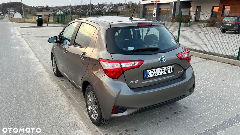 Toyota Yaris Hybrid 100 Business Edition - 5